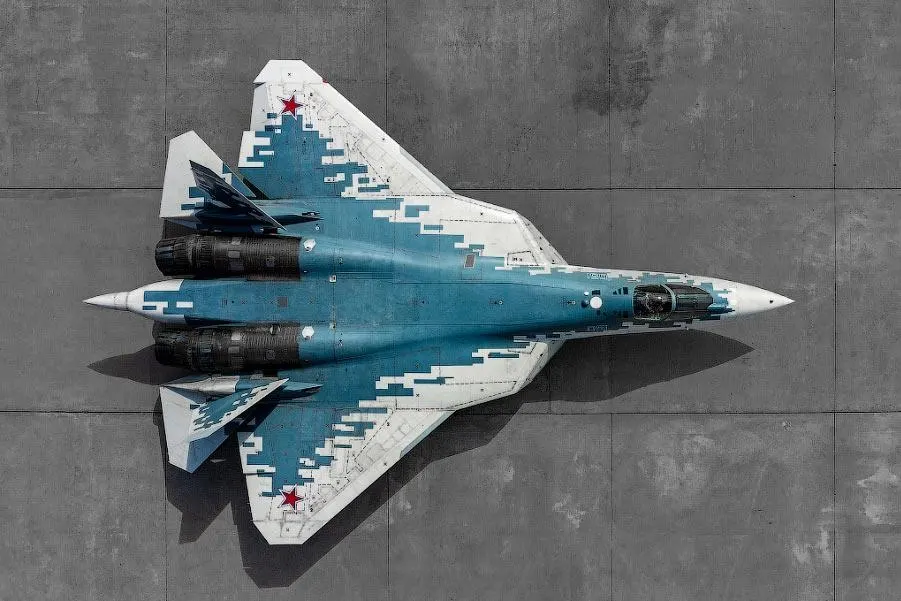 Украинская сторона утверждает, что 25 апреля беспилотники поразили несколько Су‑57 и один Су‑34 на аэродроме в Челябинской области; независимого подтверждения этих данных нет.