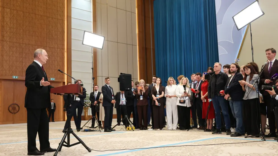 На пресс‑конференции по итогам саммита ЕАЭС Владимир Путин предупредил Ереван о последствиях евроинтеграции и заявил, что Россия даст жёсткий ответ на возможные удары по Калининградской области.
