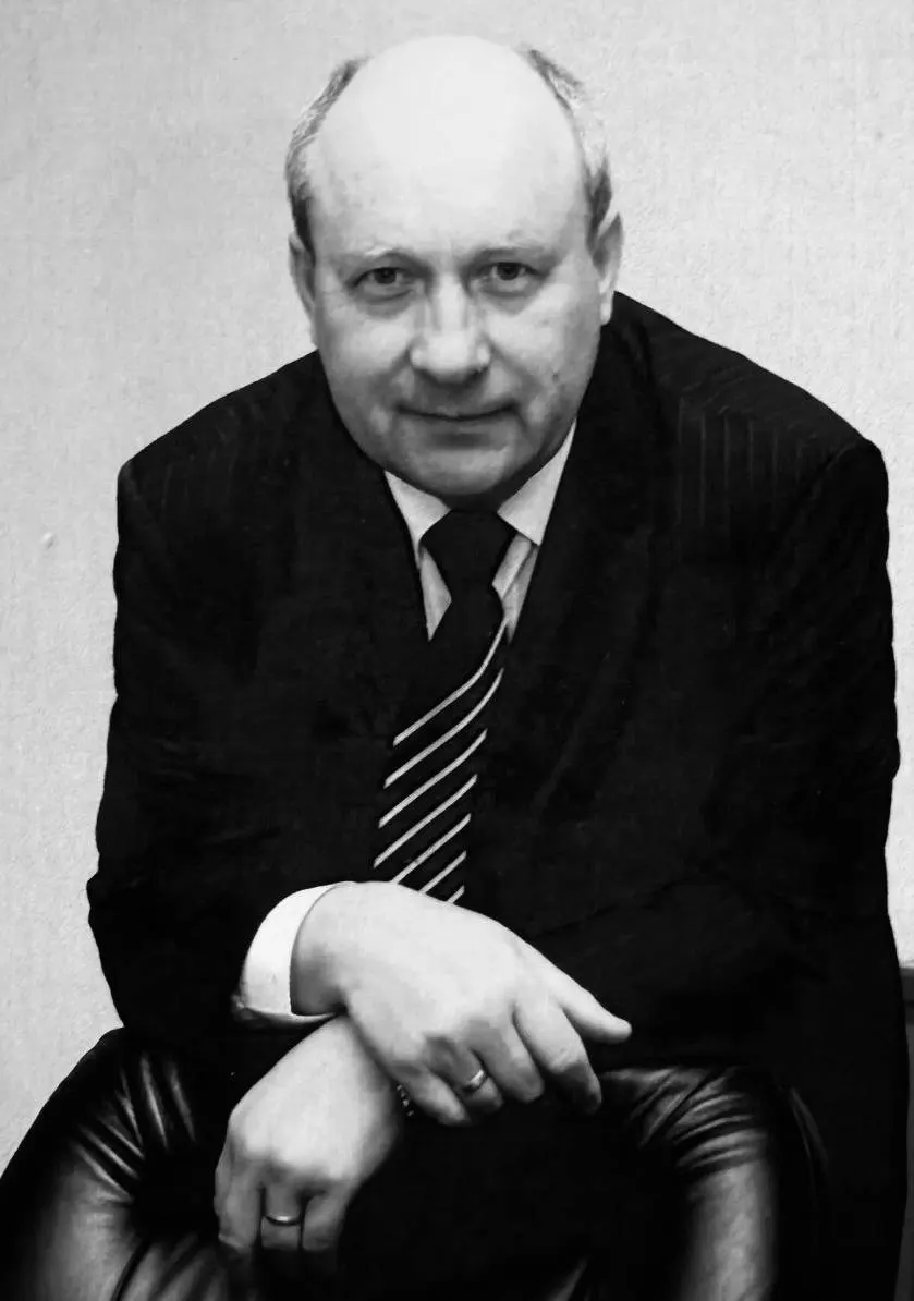21 июня ушёл из жизни Владимир Анохин — возглавлявший ООО «Тобольск-Нефтехим» с 2012 года менеджер, работавший на комбинате с 1988 года и занимавший ключевые производственные и руководящие должности.