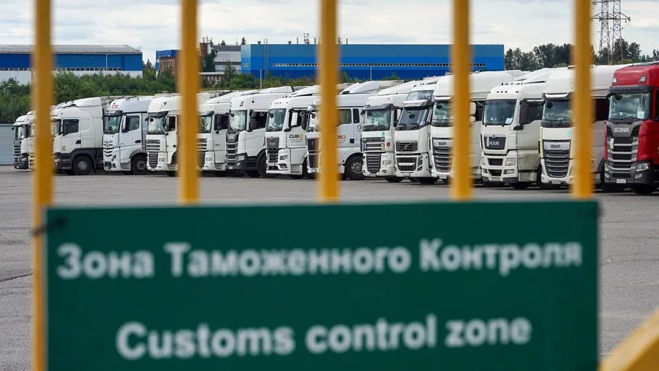 Система СПОТ с требованием предварительной уплаты НДС и акцизов не заработала 1 июня: введён переходный период, а упрощённый порядок ввоза продлён до 31 августа.