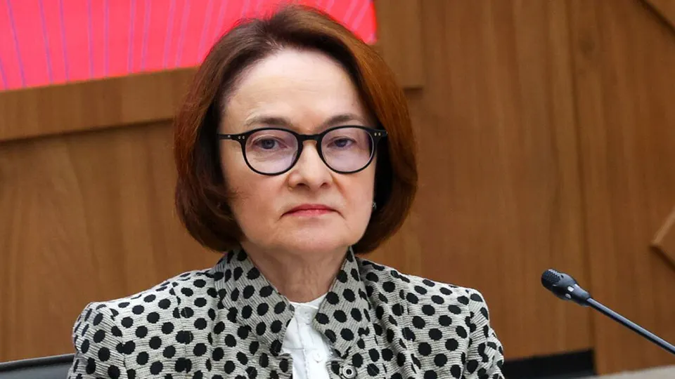 Председатель Банка России Эльвира Набиуллина вернётся в публичное пространство: регулятор подтвердил её участие в пресс‑конференции по итогам заседания совета директоров по ключевой ставке 19 июня. Её почти месяц отсутствия вызвал вопросы о влиянии бюджетных рисков на денежно‑кредитную политику.