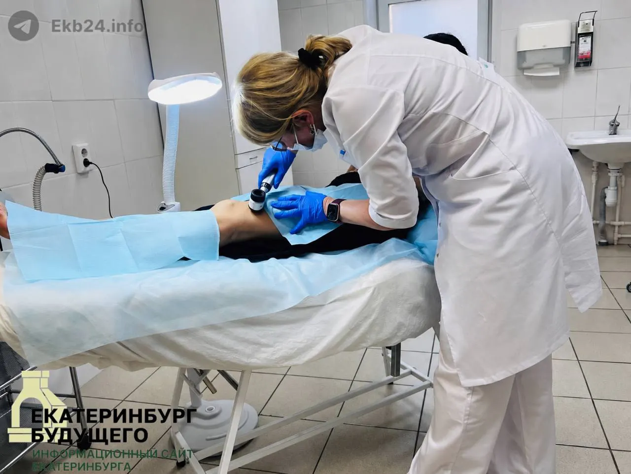Женщина обратилась к дерматологам с багровыми пятнами на бедре: причиной оказался длительный контакт с нагретым ноутбуком. Врачи прогнозируют восстановление в течение нескольких недель.
