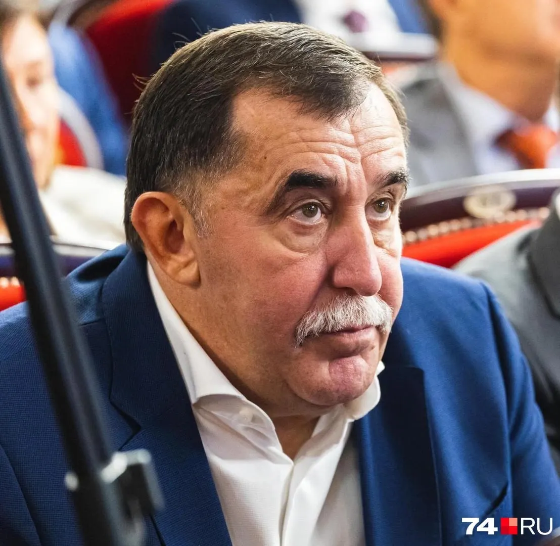 Бывший гендиректор «Трест Магнитострой» и «Гринфлайт» сам подал заявление о признании несостоятельности. Суд ввёл реструктуризацию долгов и процедуру реализации имущества до 3 декабря 2026 года.