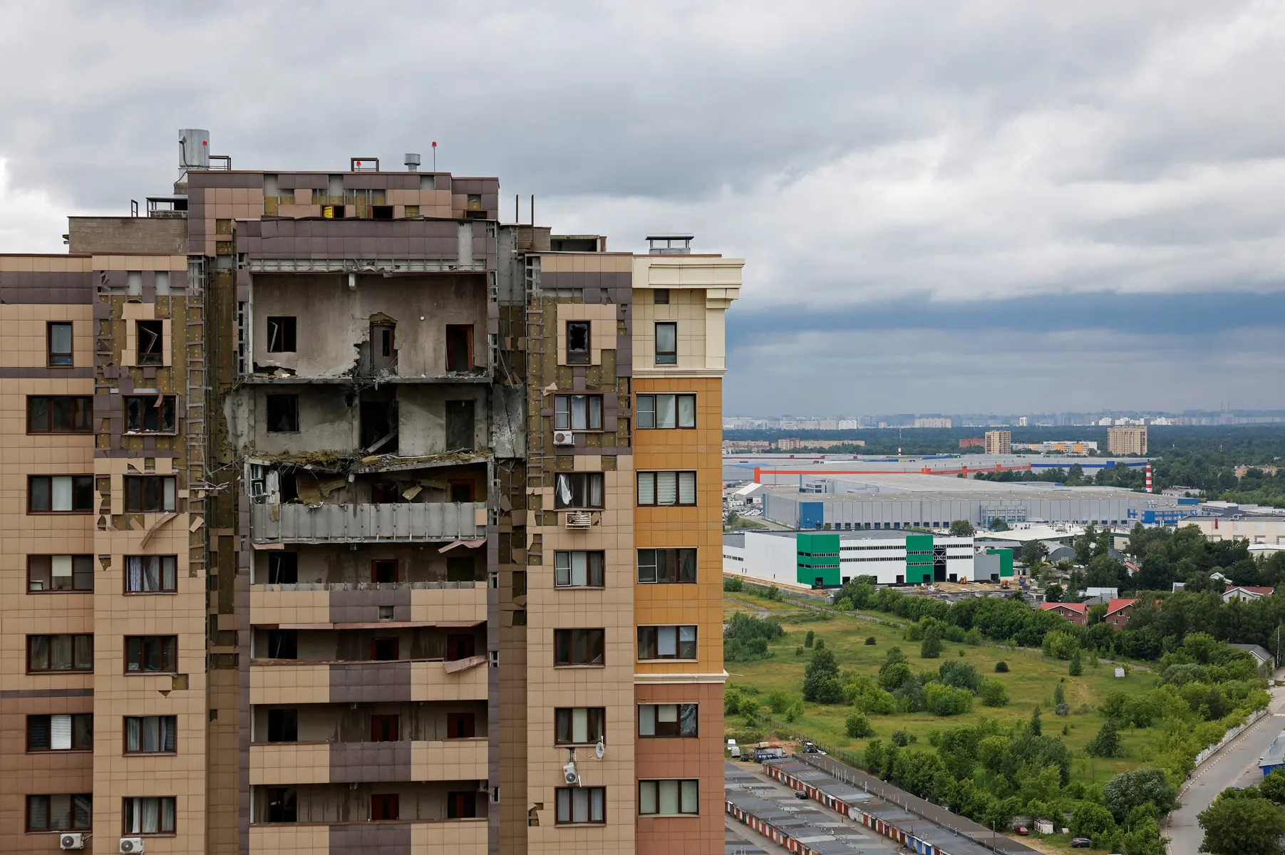 В результате налёта беспилотников на Московскую область 18 июня в Раменском погиб ребёнок, повреждены жилые дома и объекты инфраструктуры; власти сообщают о широких разрушениях и пострадавших.