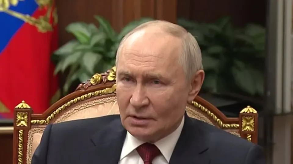 Президент заявил, что Киев якобы предлагал взаимно отказаться от дальнобойных ударов и сосредоточить боевые действия на четырёх оккупированных территориях; Россия не пойдёт на такой формат. Удары по инфраструктуре создают трудности, но, по его словам, не меняют положение на фронте.