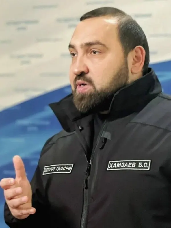 В VIP‑зале аэропорта депутаты Госдумы поссорились из‑за спора о запрете регистрации в соцсетях для несовершеннолетних. Один из парламентариев заявил, что коллега замахнулся на него, вопрос будет поднят на комиссии по депутатской этике.