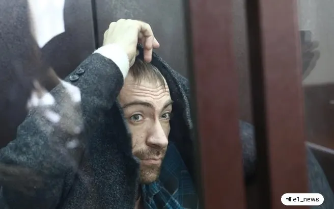 10 марта мужчина ударил молотком своего брата, спрятал тело и попытался покончить с собой. Экспертиза признала его хронически больным и нуждающимся в принудительном лечении; суд удовлетворил это заключение.