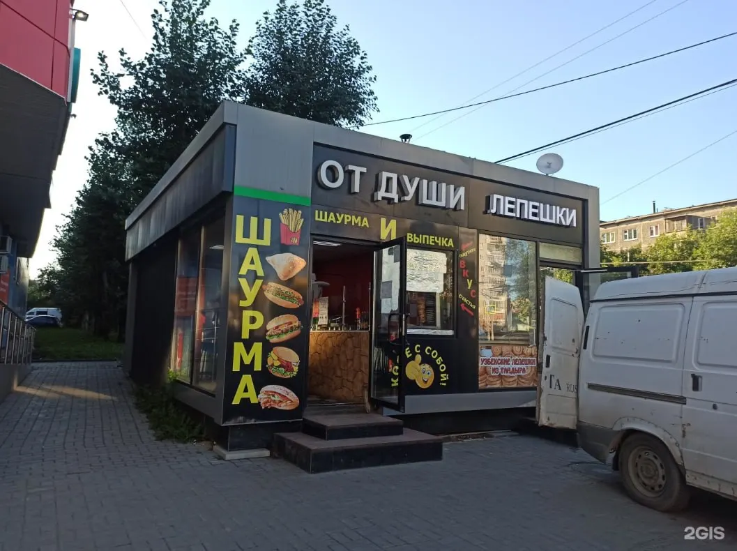 Суд приостановил работу кафе на Уралмаше на два месяца: в заведении обнаружили насекомых, отсутствие вентиляции, прием продуктов без документов, несвоевременную уборку и отсутствие обязательных медосмотров у персонала.