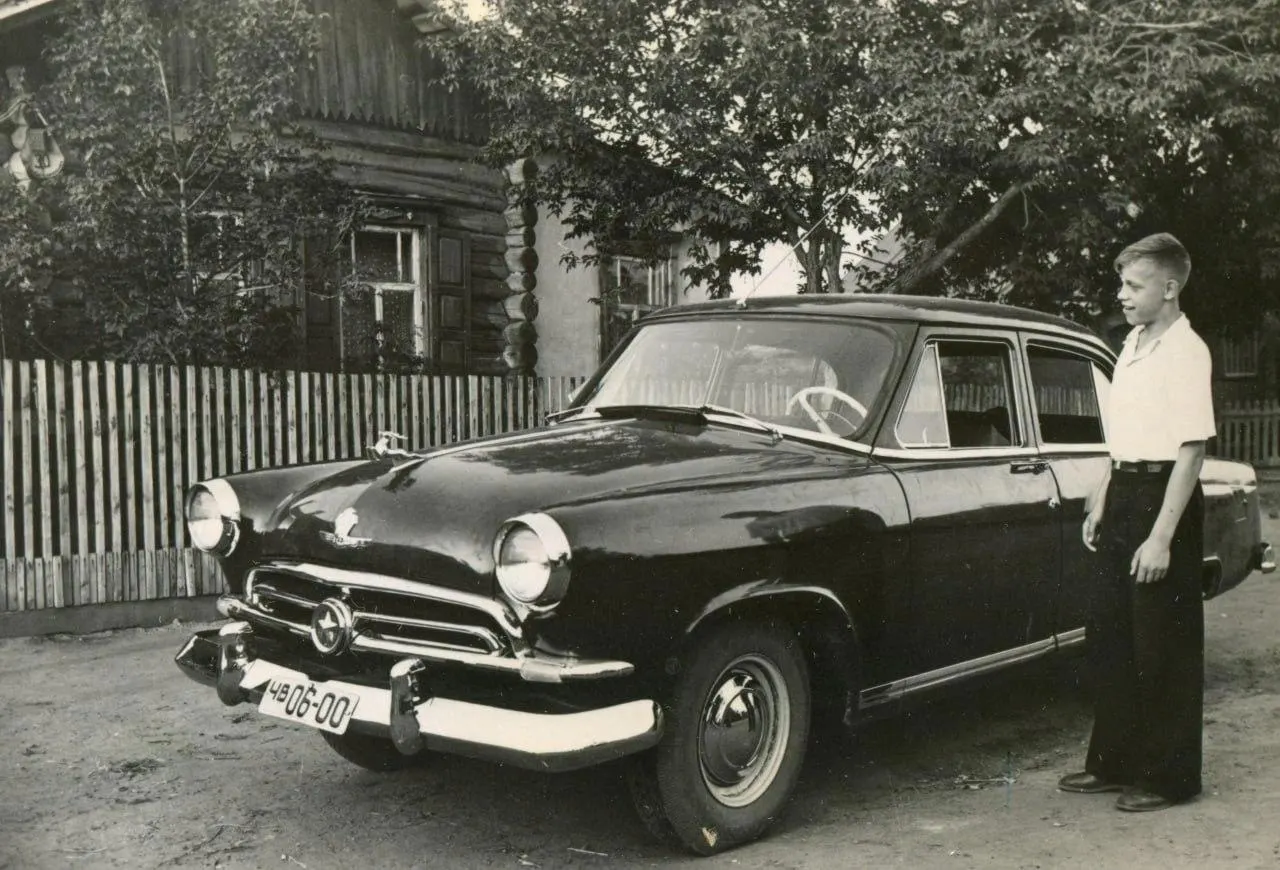Фото из августа 1957 года: семье Алексеевых досталась новая «Волга», купленная по выигрышному билету, приобретённому в честь VI Всемирного фестиваля молодёжи.