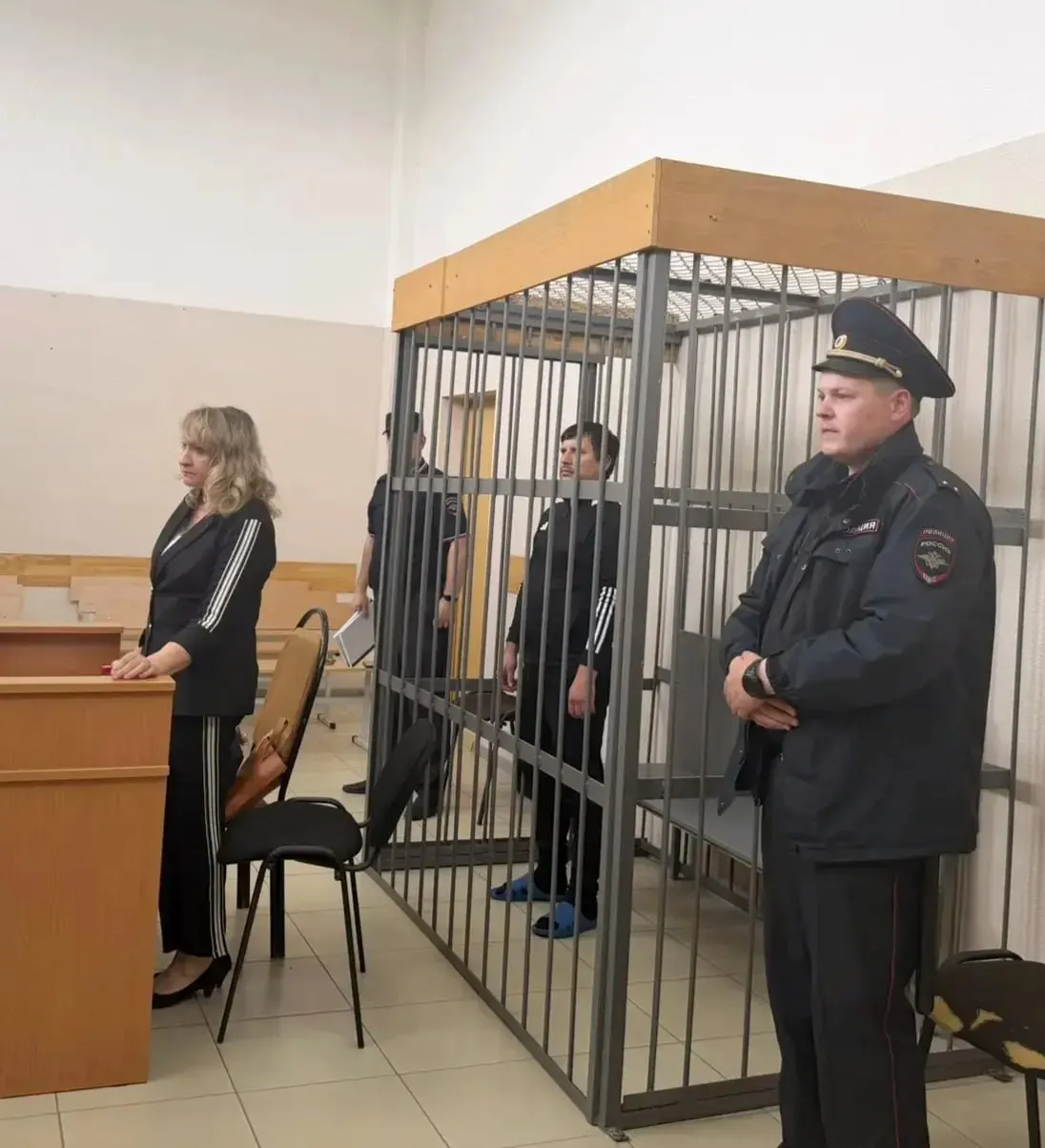 Евгения Баранкова обвиняют по ч. 3 ст. 238 УК РФ. По версии следствия, он допустил к работе неисправный грузовик и нанял водителя без официального оформления.