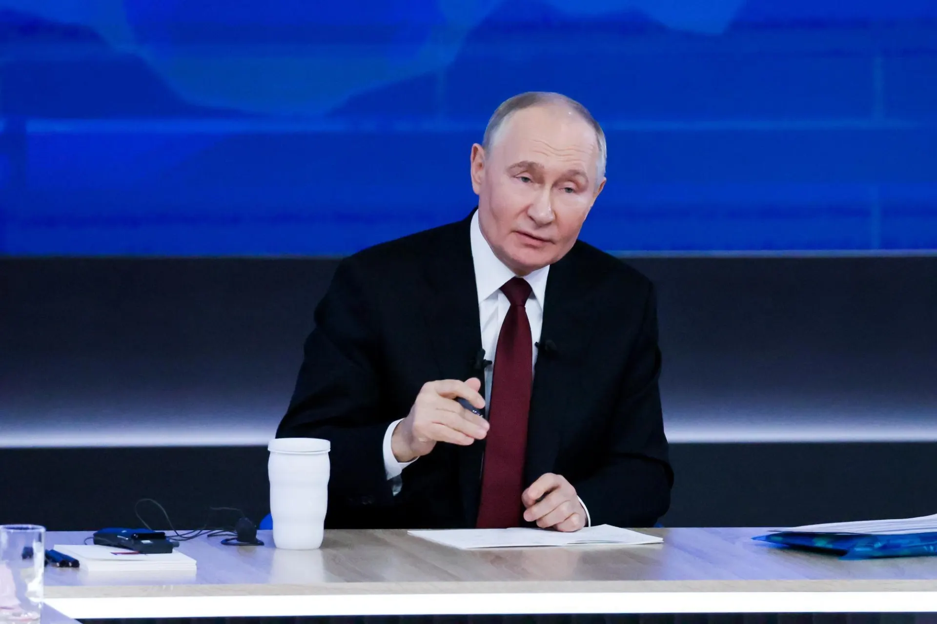 На Дне медицинского работника президент отметил необходимость повышения престижа медицинских профессий и анонсировал меры по наращиванию кадров и инфраструктуры в здравоохранении.