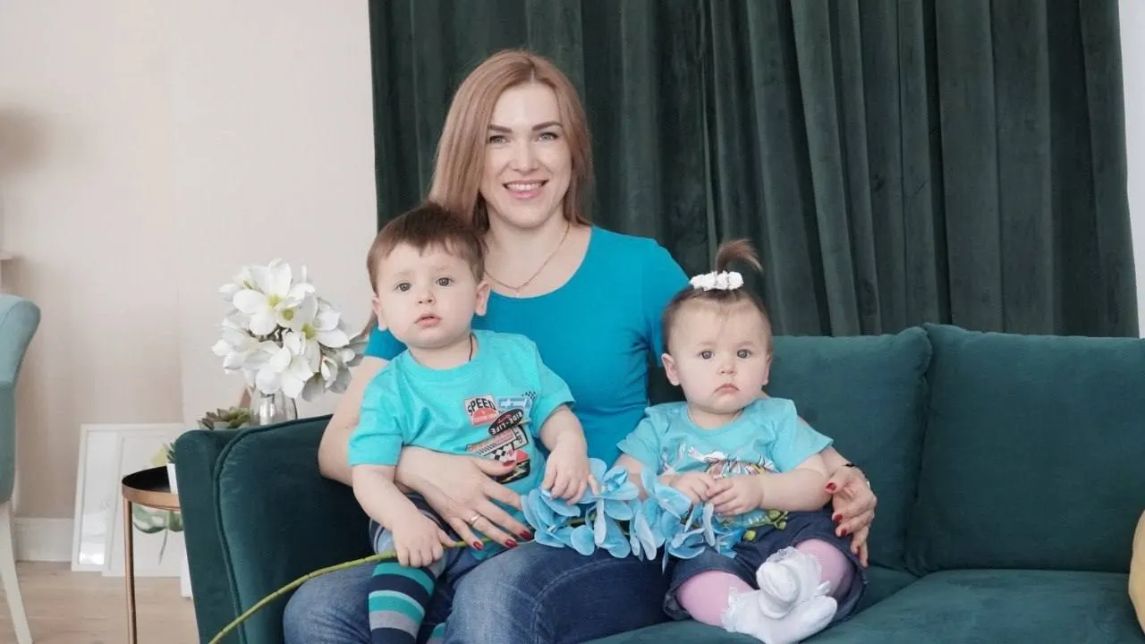 История женщины из Екатеринбурга и решение властей Свердловской области расширить квоты на ЭКО: в 2026 году число квот увеличили до 3200, ещё 2500 предусмотрены на криопереносы.