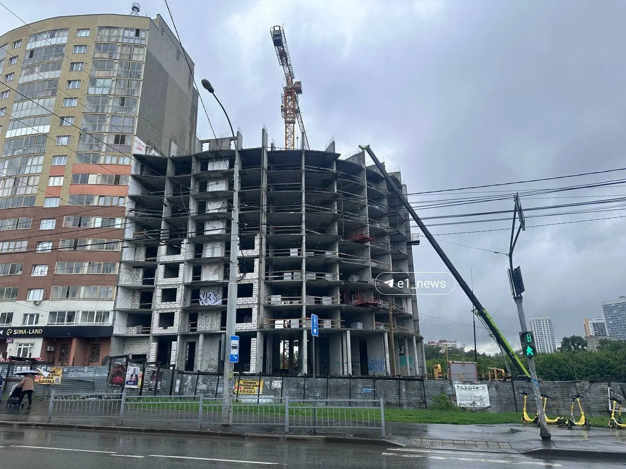 Начались подготовительные работы перед возможным возобновлением строительства на недострое по адресу Щербакова, 20.