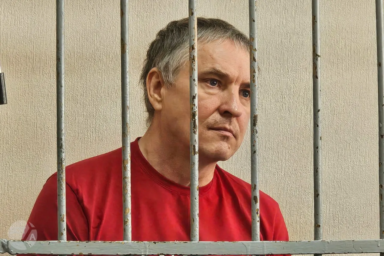 В Ленинском суде Екатеринбурга прокурор просит 3 года 6 месяцев колонии‑поселения по делу о демонстрации символики Facebook и размещении ссылок на материалы о пытках в телеграм‑канале.