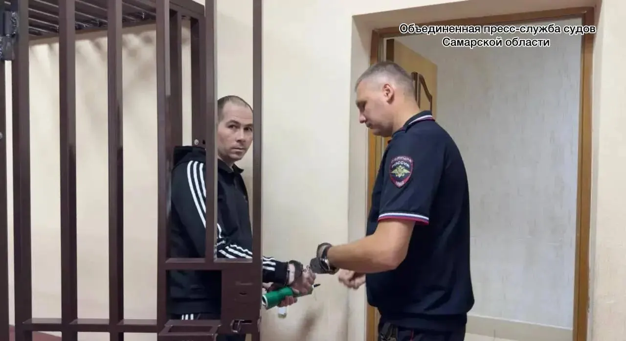 Самарский районный суд приговорил одного из участников преступного сообщества, обманувшего бывшего руководителя Корпорации развития Самарской области: обвиняемому дали 4 года 6 месяцев, расследование против остальных продолжится.