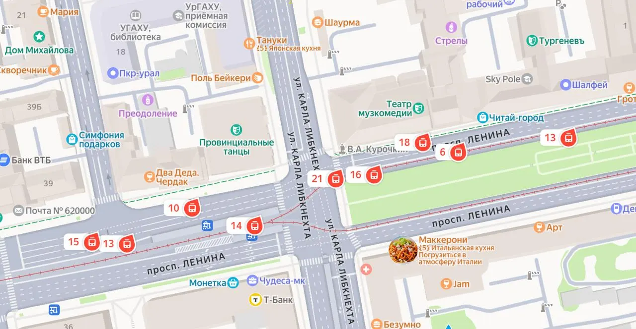 Дерево упало на контактную линию на перекрёстке проспекта Ленина и ул. Карла Либкнехта — остановлено движение нескольких трамвайных маршрутов, на месте работают полиция и аварийные службы.
