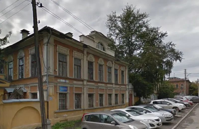 Усадьба середины XIX века на улице Горького, 34, включённая в список объектов культурного значения Свердловской области, выставлена на торги — начальная цена 84,31 млн рублей; объект предлагается для коммерческого использования.