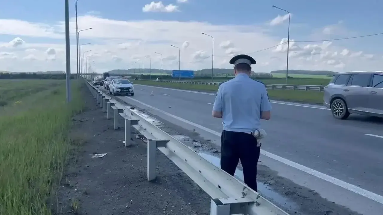45‑летняя женщина из Кадниково наехала на 36‑летнего мужчину на велосипеде; пострадавший скончался до приезда скорой помощи.
