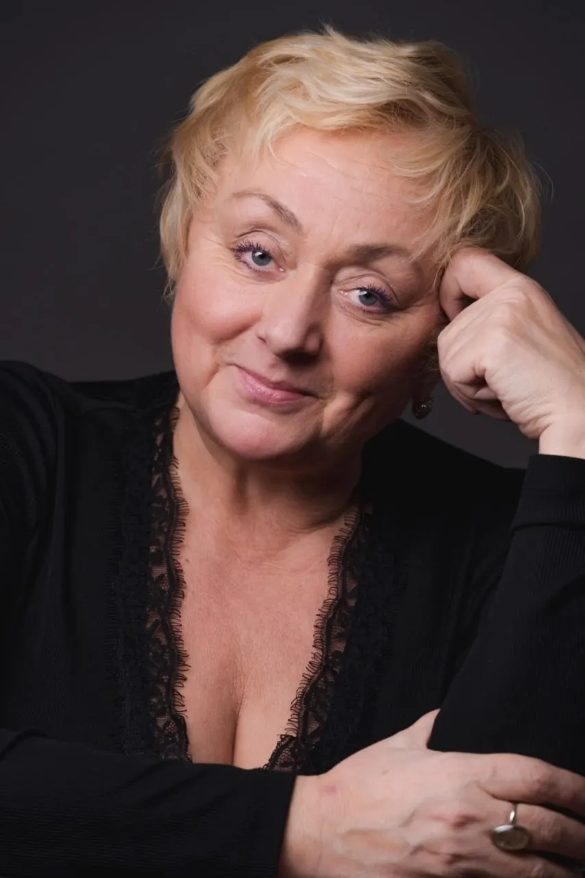 22 мая умерла актриса Елена Панджариди. Причиной смерти назвали рак. Дочь подтвердила смерть и оставила эмоциональное сообщение.