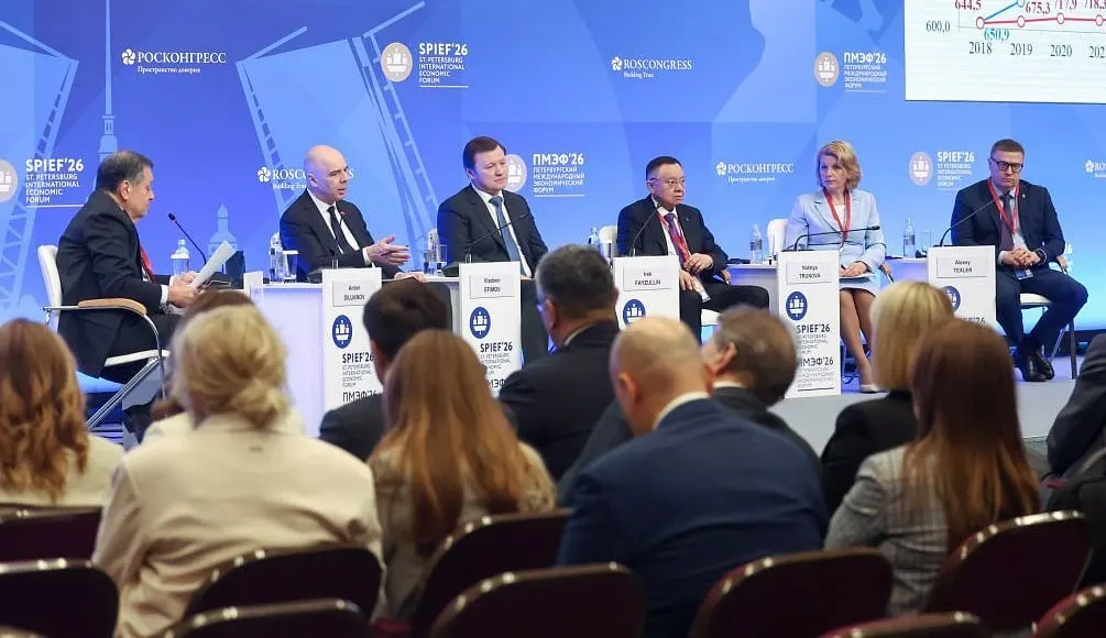 На Петербургском экономическом форуме говорили о развитии регионов, работе с инфраструктурными кредитами и мерах по сохранению финансового равновесия между центром и регионами.