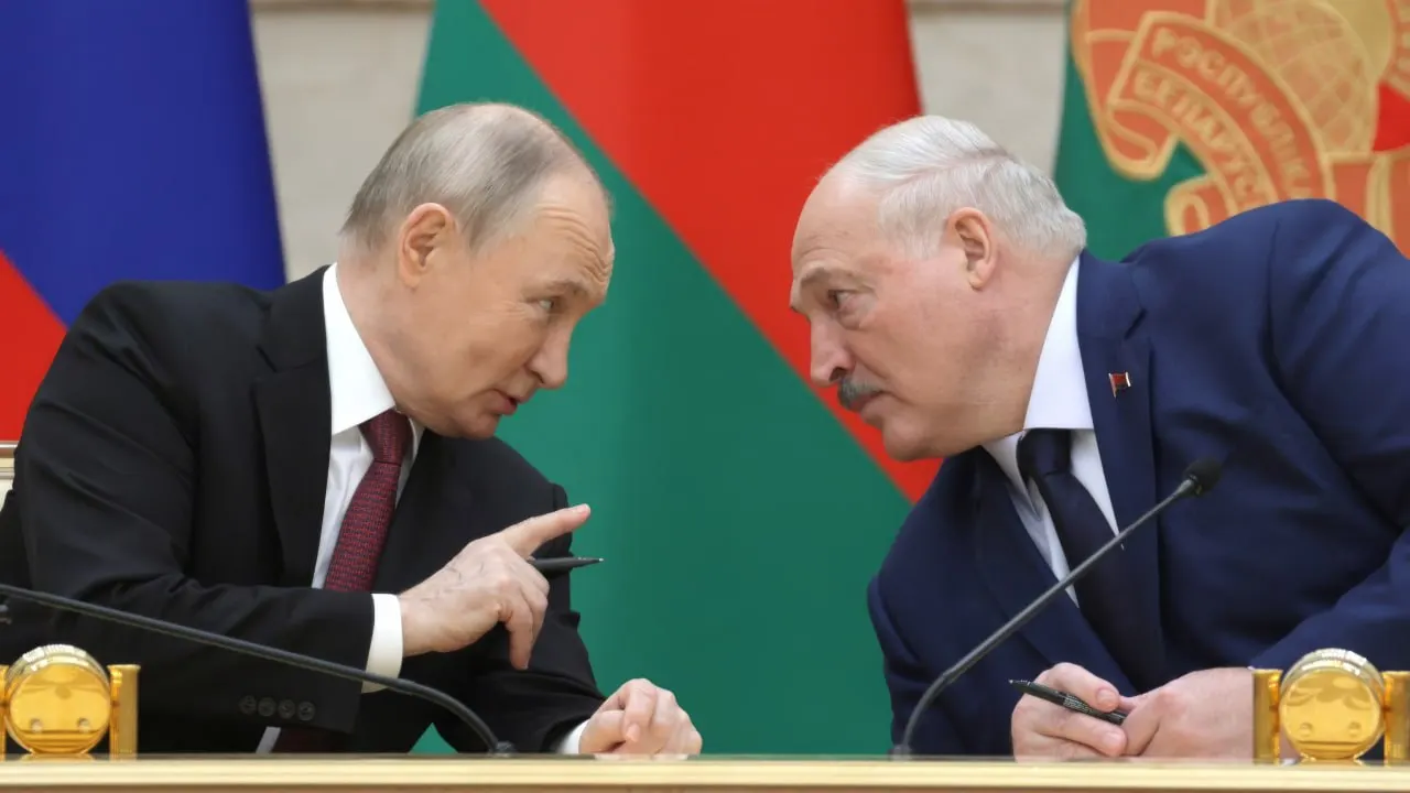 26 июня в резиденции на Валдае прошли негласные переговоры между президентами России и Беларуси — публичных заявлений не последовало, обсуждали вопросы региональной безопасности, экономические связи и проекты Союзного государства.