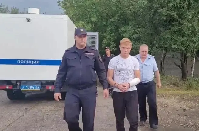 Суд приговорил к пожизненному лишению свободы мужчину, признанного виновным в изнасиловании и убийстве бывшей супруги и её дочери. Трагедия произошла в Чусовом в августе 2024 года; обвиняемый ранее уже был судим за аналогичное преступление.