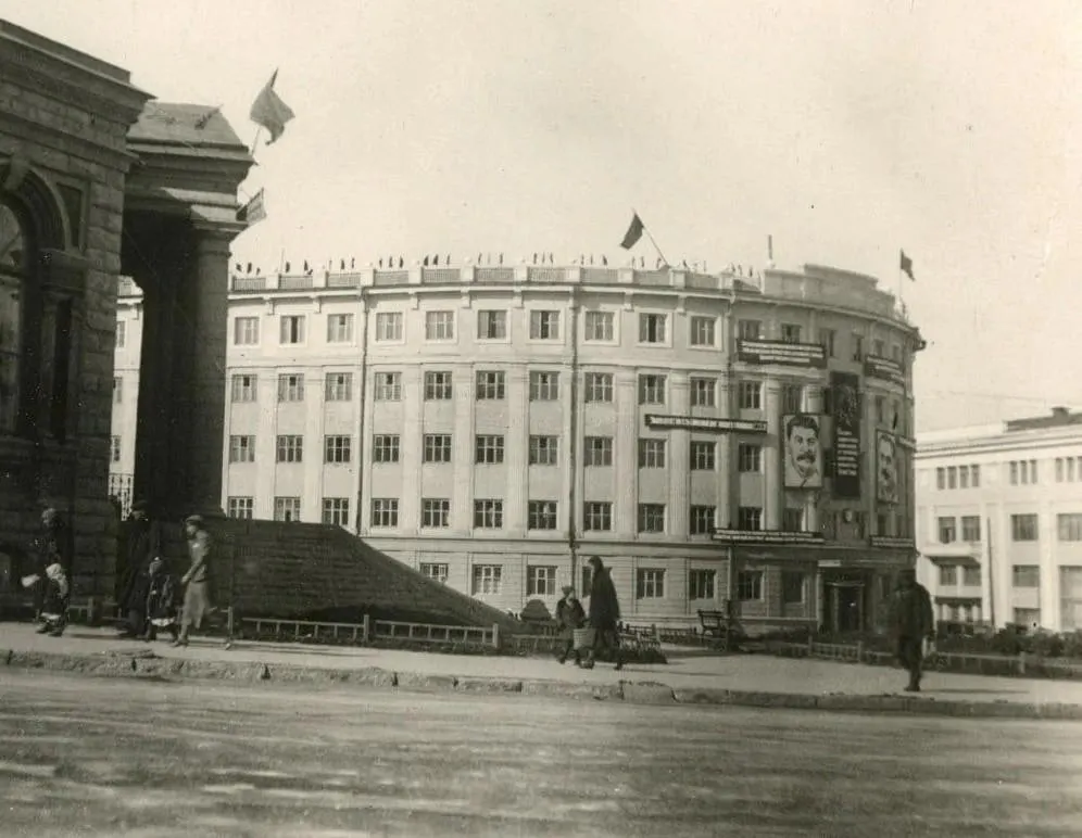 Архивные материалы показывают, что в сентябре 1931 года рабочие и инженеры предложили переименовать Челябинск в «Коба». Инициатива дошла до ЦИК, но решение о переименовании принято не было.