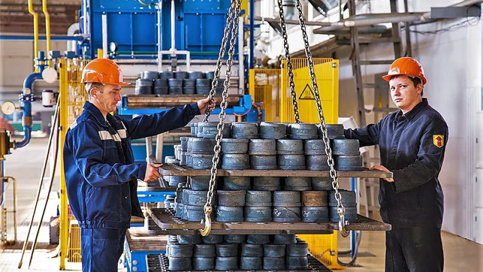 Лефортовский районный суд Москвы по иску Генпрокуратуры наложил арест на активы Европейской подшипниковой корпорации и связанные с ней предприятия в нескольких регионах. Расследование связано с действиями экс‑депутата, которые, по версии надзорного ведомства, повлияли на введение антидемпинговых пошлин.