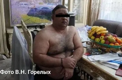 Мошенники под видом контрактов и фиктивного трудоустройства убеждали мужчин уехать на СВО, затем получали доступ к банковским приложениям и снимали деньги. Пострадали более 20 человек, у двух — пропало 6,1 млн рублей.