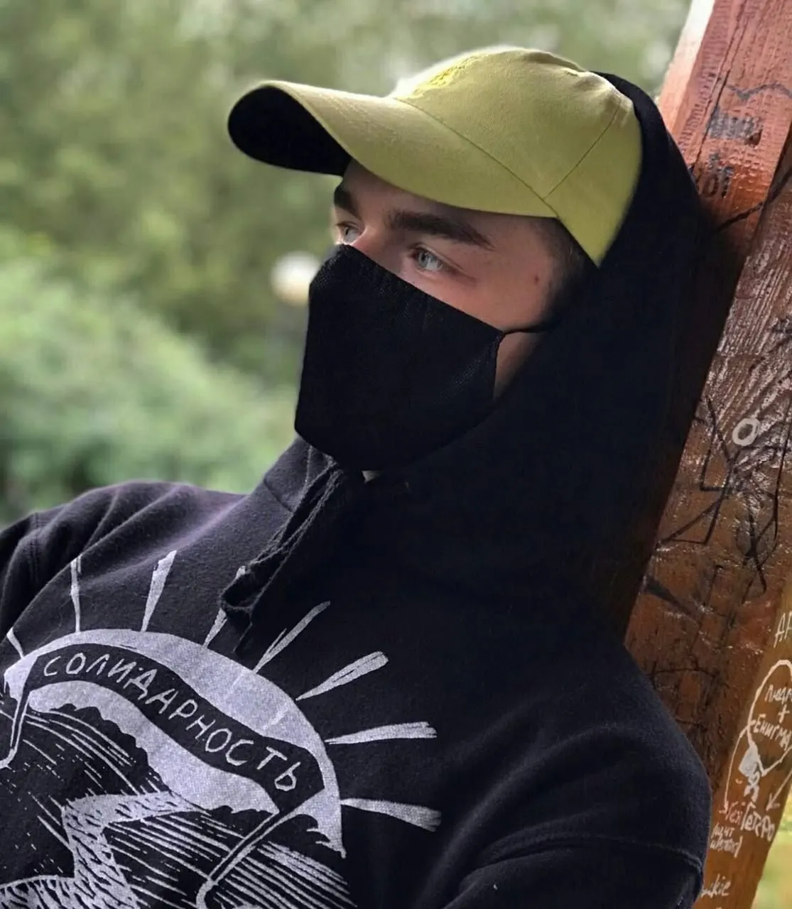 Александр Снежков, осуждённый по делу, связанному с граффити и ведением телеграм‑каналов, 23 июня отмечает 23-й день рождения — он отбывает срок в колонии в Челябинской области.