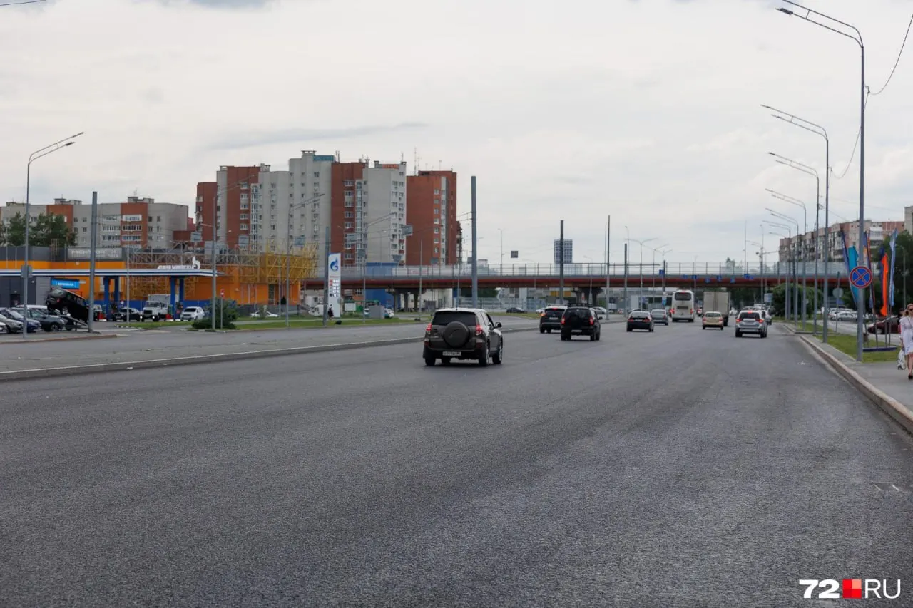 Работы начались в начале мая, выполняются преимущественно ночью; подрядчик — ТОDЭП, контракт на 352 млн рублей. Для повышения прочности применяют щебень вулканического происхождения.