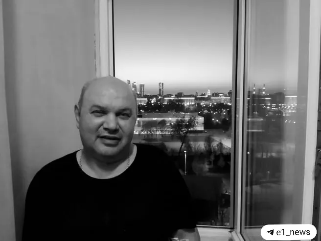 По результатам посмертной экспертизы смерть пациента связывают с осложнениями на фоне онкологии и химиотерапии; родственница не согласна с выводами и указывает на несоответствия в документах.