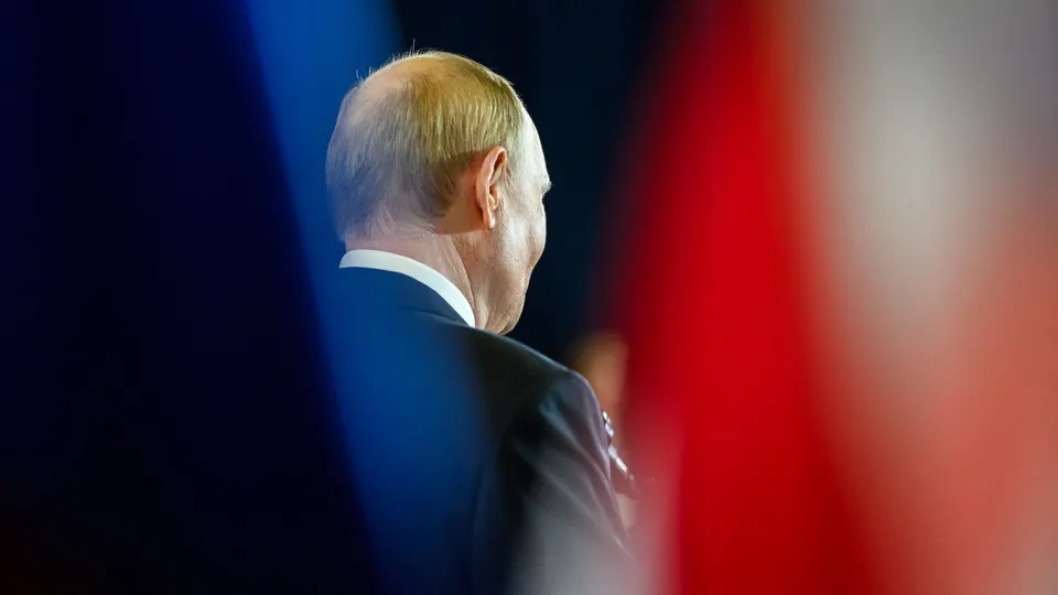 «Открытый» рейтинг доверия, рассчитываемый без прямого вопроса о доверии, показал значительное падение — до 29,5% в начале апреля. В то же время рейтинг одобрения остаётся существенно выше; данные за апрель и май не были опубликованы.