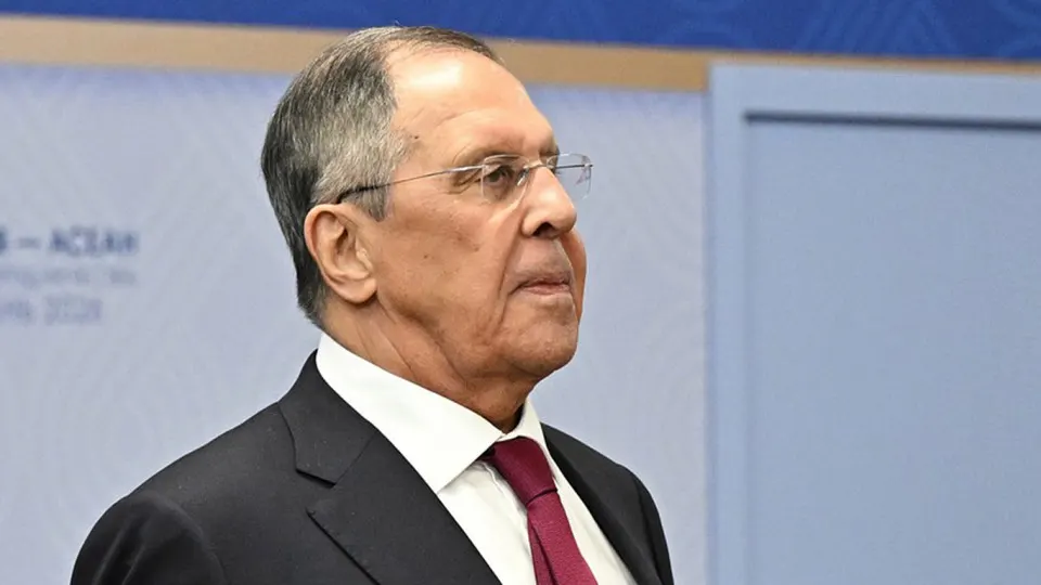 После самой масштабной с начала войны атаки беспилотников на столицу российские власти пообещали регулярные удары по целям, влияющим на боеспособность ВСУ; в результате ночного налёта горел НПЗ в Капотне и торговый комплекс.