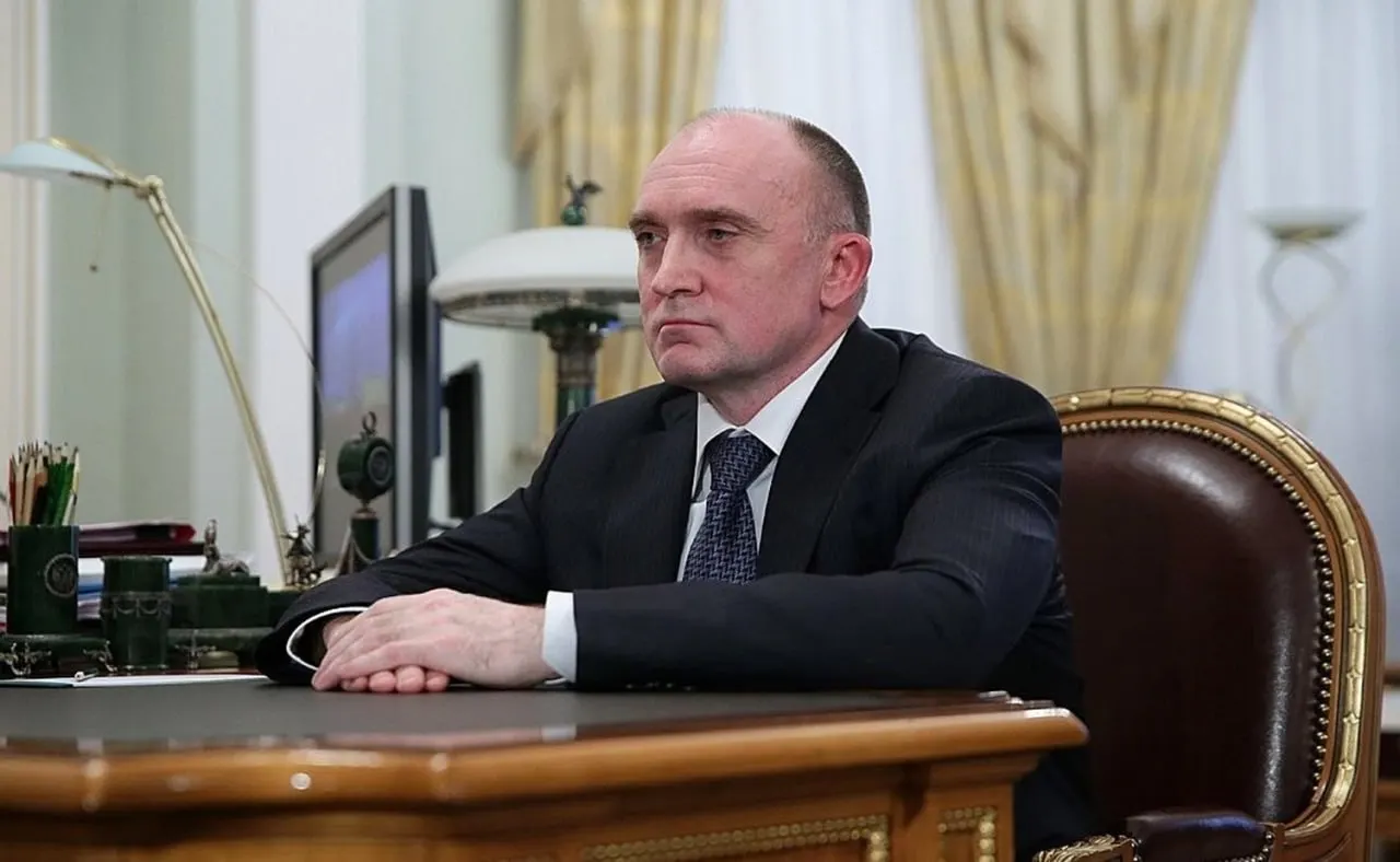 Следственный департамент МВД расследует уголовное дело о получении взятки в особо крупном размере: по версии следствия, Дубровский через посредников получил 34 млн руб. при покровительстве подрядчика. 24 апреля 2025 года ему объявлен розыск.