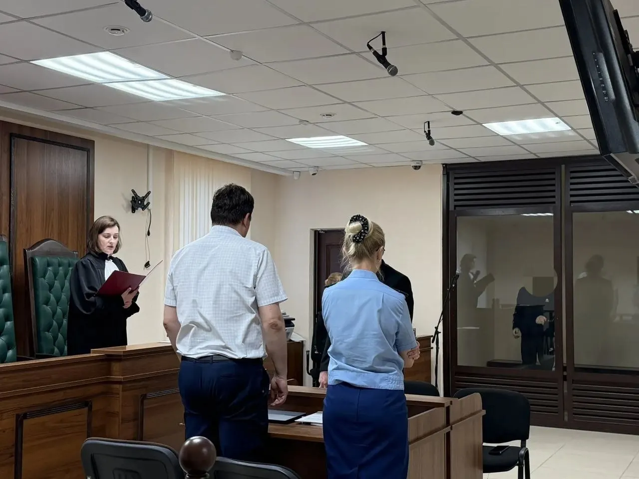 Один из обвиняемых помещён под стражу до 11 августа, мера пресечения для второго участника рассматривается в суде; следствие проводит проверки.