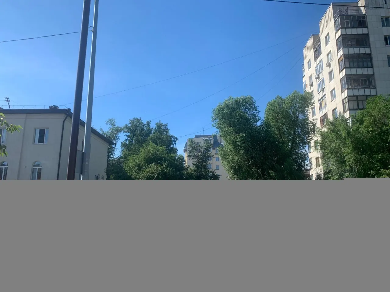 Столкновение двух автобусов в центре Тюмени на улице Челюскинцев. На месте образовались небольшие дорожные заторы.