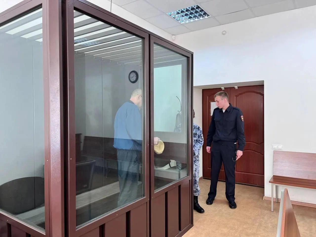 Адвокат подтвердила, что обвиняемый заключил контракт с Минобороны и через две недели после ареста уехал служить; подробности трагедии 30 мая.