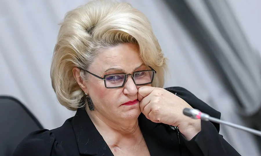 Нина Останина призвала Роскомнадзор и Минцифры ограничить время пребывания детей в виртуальном пространстве и применить опыт, использовавшийся при замедлении Telegram, для контроля над игровой активностью несовершеннолетних.