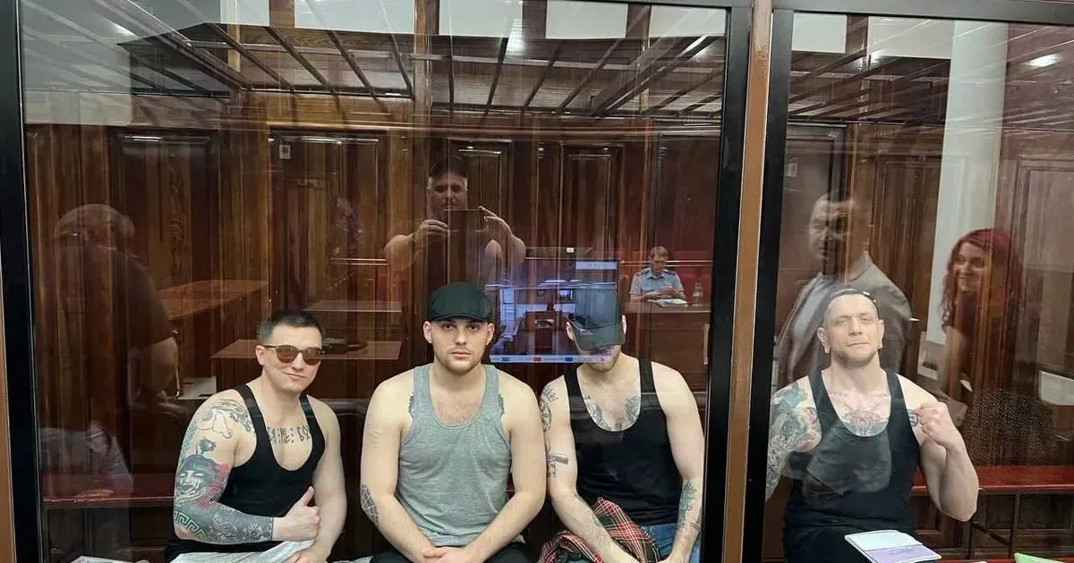 Тройка судей Центрального окружного военного суда в Екатеринбурге постановила вести «тюменское дело» в закрытом режиме: прокуратура сослалась на необходимость не раскрывать методы борьбы с терроризмом и на публикации имён участников в СМИ с пометкой «иностранный агент».