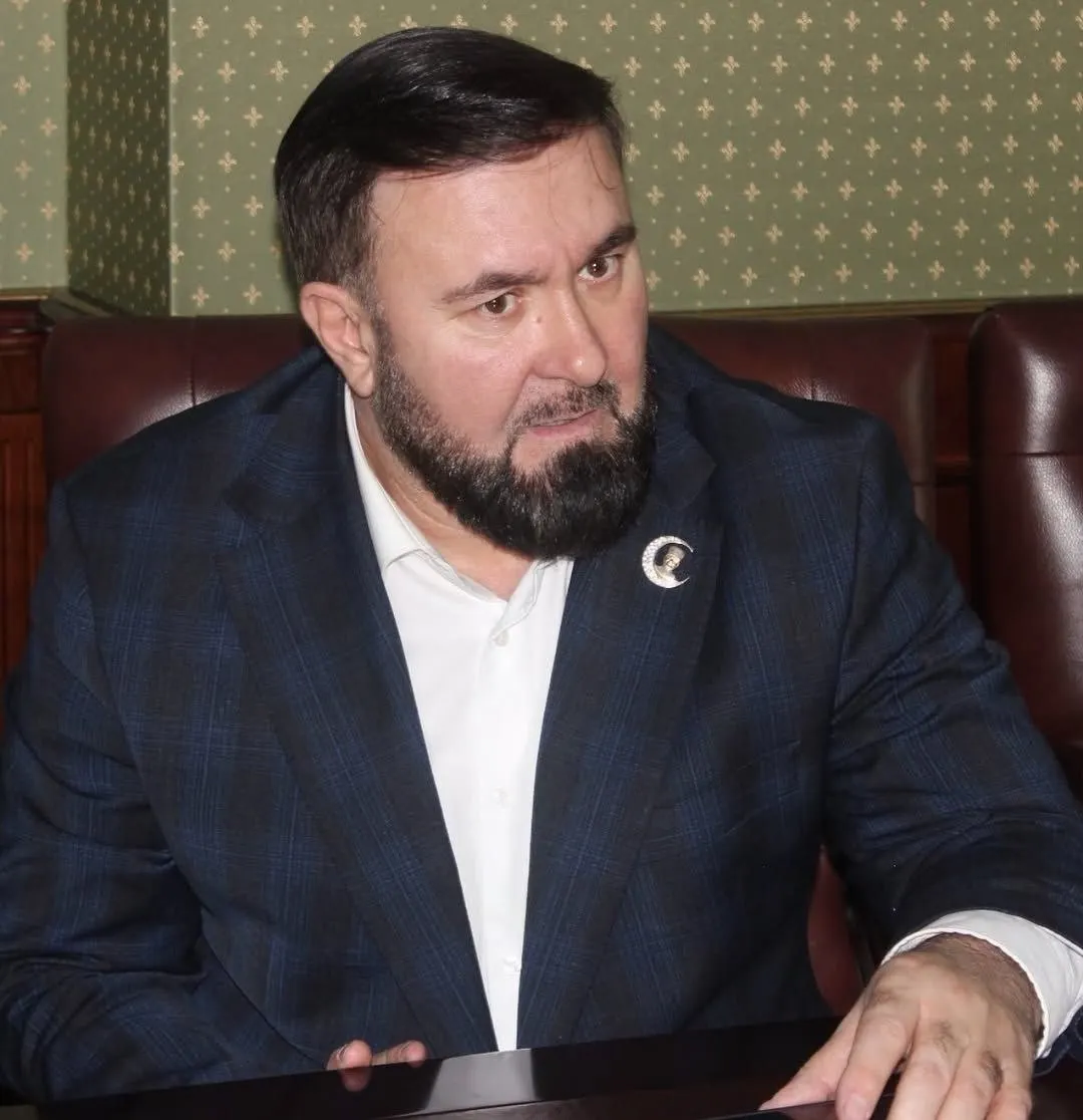 В распоряжении от 26 июня указано о поощрениях — среди награждённых грамотой за защиту прав граждан назван уполномоченный по правам человека в Чечне Мансур Солтаев. Ранее ему предъявляли обвинения в преследовании правозащитников и публикации материалов, связанных с исчезновением девушек.