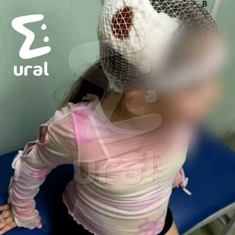 Во время игры в квартире крупный шкаф упал на пятилетнюю девочку. Мать самостоятельно подняла шкаф, вызвала скорую — в больнице диагностировали четыре перелома позвоночника.