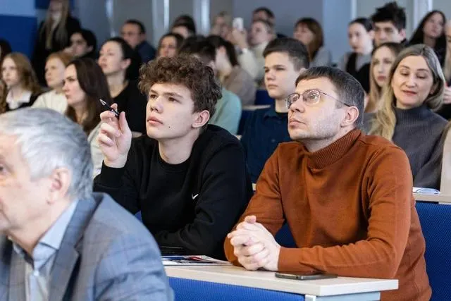 Приёмная кампания стартует 20 июня: университеты Челябинска ожидают высокий конкурс по ряду направлений, при этом заметно вырос интерес к профессиям культуры — в том числе к библиотечному делу, документоведению и архивоведению.