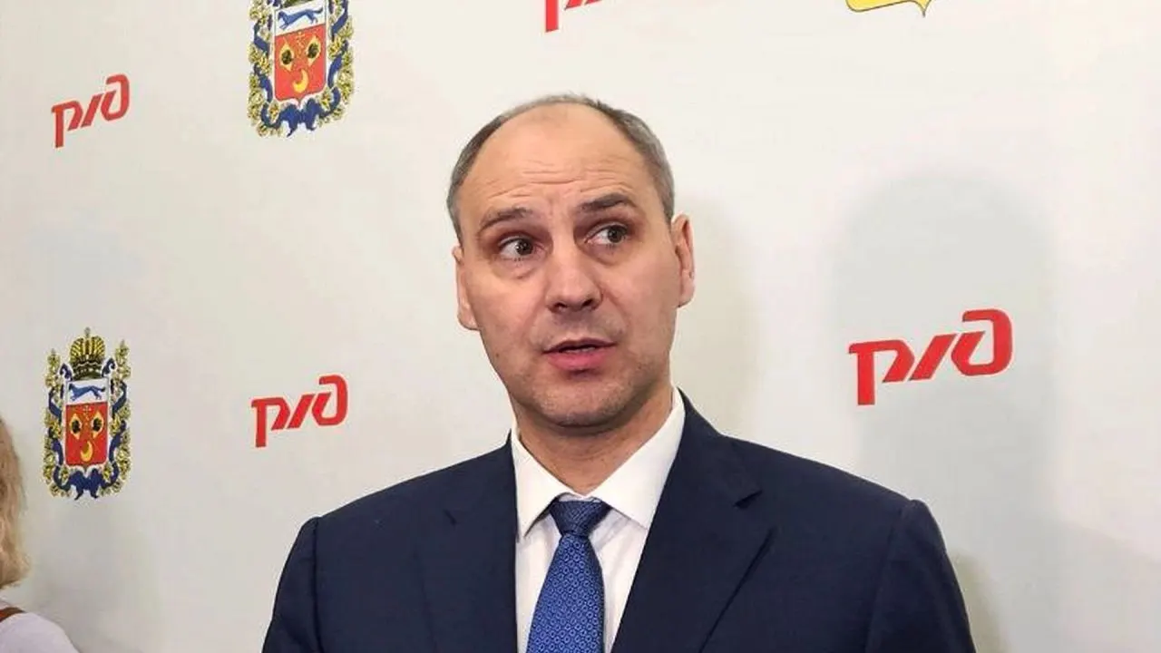Губернатор сообщил, что в 2025 году на помощь военнослужащим и их семьям направили свыше 30 млрд рублей — примерно в три раза больше, чем за предыдущные два года; единовременные выплаты контрактникам уменьшили до 2,5 млн рублей, с учётом доплат в Екатеринбурге они могут составить до 3,1 млн.