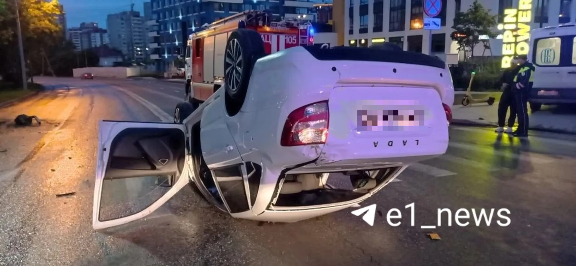 На перекрёстке Репина и Заводской водитель перевернулся на LADA Granta, очевидцы вытащили его из машины; алкотестер показал 0,886 промилле.