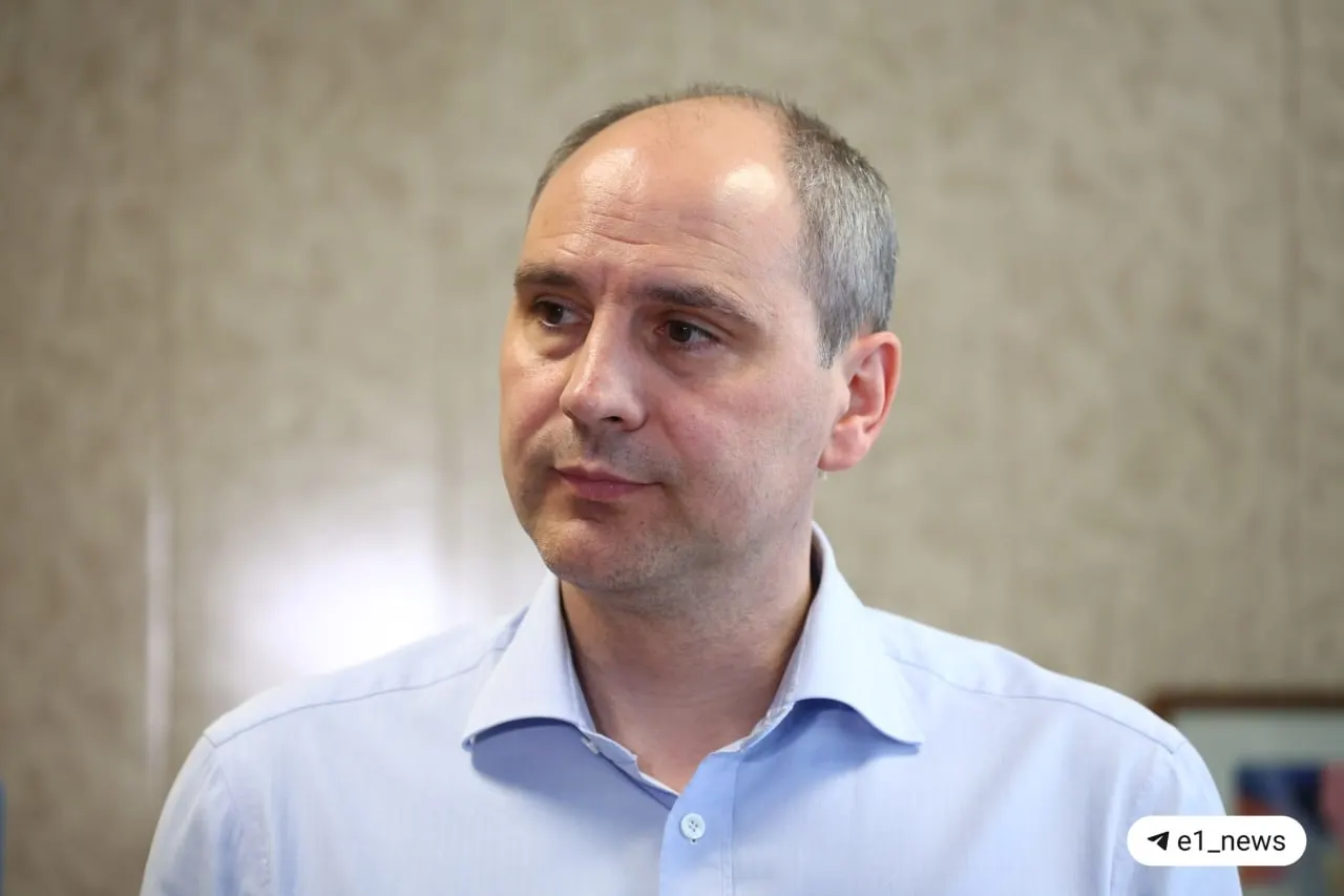 Губернатор Денис Паслер приехал в Кушву: вышел к журналистам и проверяет масштаб разрушений в городе.