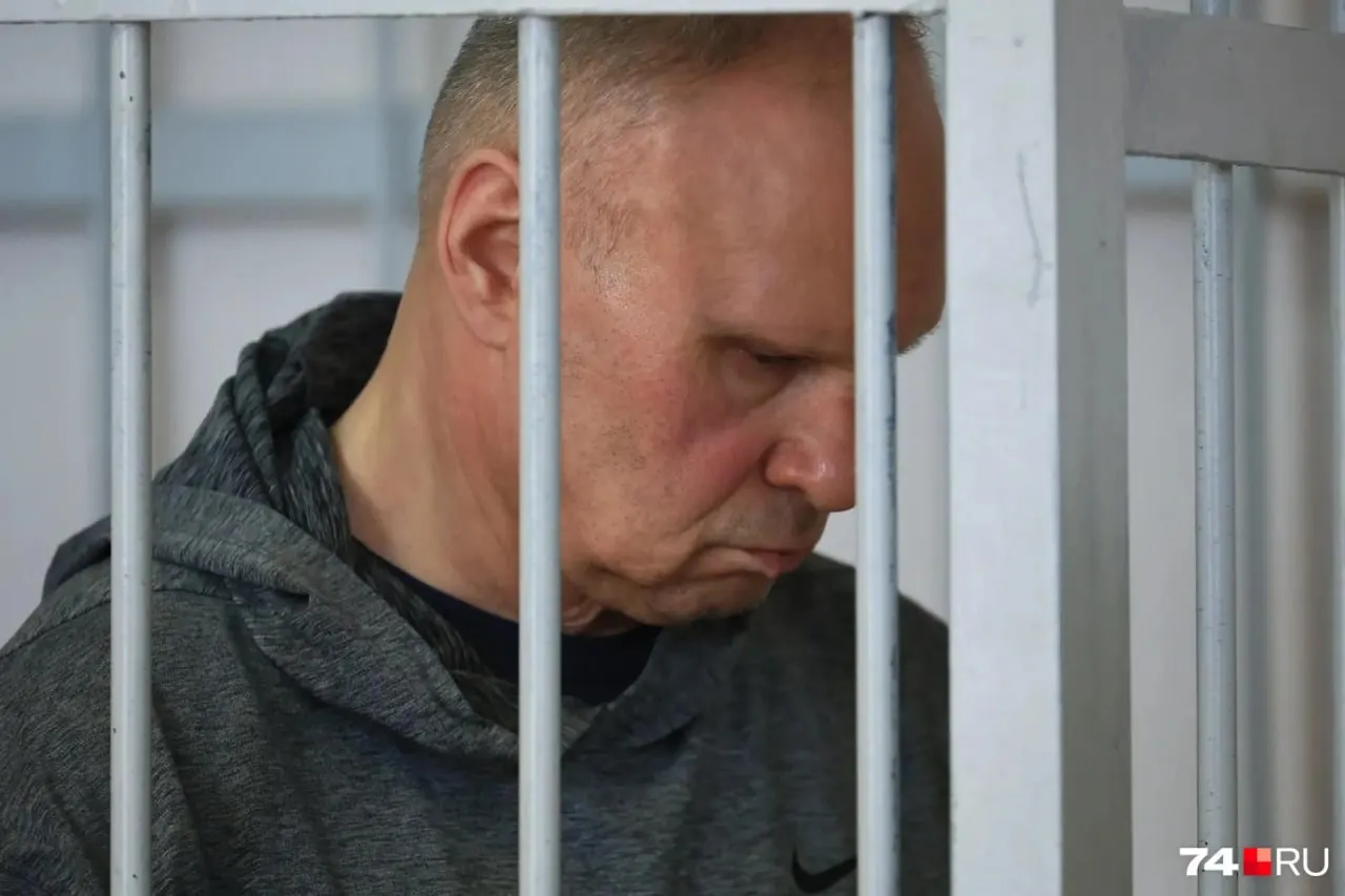 Суд признал Станислава Харченко виновным в получении взятки в виде iPhone и в злоупотреблении полномочиями; ему назначили 4 года строгого режима и штраф 740 тысяч рублей.
