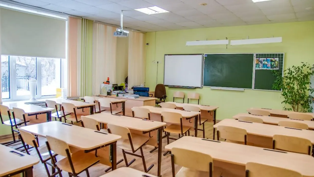 Минпросвещения утвердило программу по преподаванию арабского языка в школах России — курс начнёт действовать с 1 сентября. Планируется также ввести арабский в ЕГЭ как предмет по выбору в ближайшие два года.