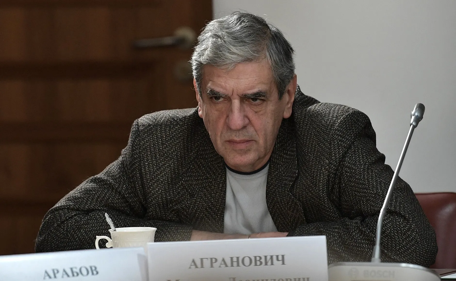Абитуриентам предлагают бесплатное обучение с 2027 года при условии подписания контракта на годичную службу в подразделениях беспилотных систем; обещают общежитие, статус ветерана и льготы.