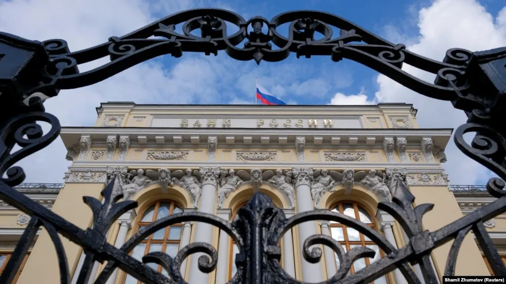 Банк России понизил прогноз роста ВВП на 2026 год до 0–1% и повысил прогноз инфляции до 6–7%. Регулятор также пересмотрел оценку дефицита бюджета и другие макроэкономические параметры.